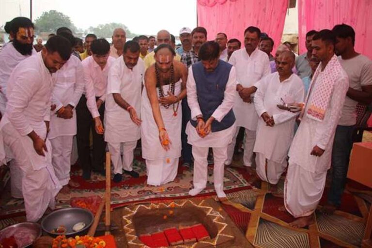 उप मुख्यमंत्री ने आचार्य आश्रम नयागांव में किया छात्रावास भवन का शिलान्यास