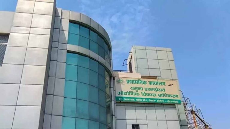 नोएडा में बड़ा कदम: 18 गांवों की 441 हेक्टेयर जमीन अब YEIDA के अधीन, फर्जीवाड़े पर लगेगी रोक