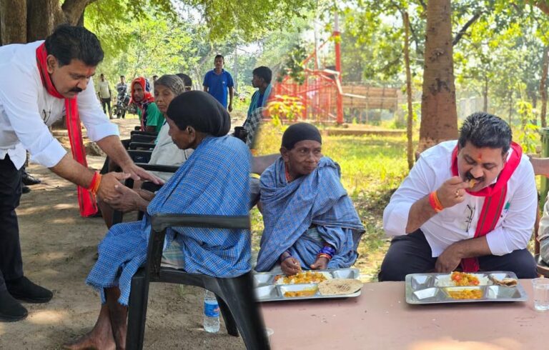 रायपुर : नक्सल लीडरों के परिजनों से मुलाकात कर उपमुख्यमंत्री ने की पुनर्वास की अपील