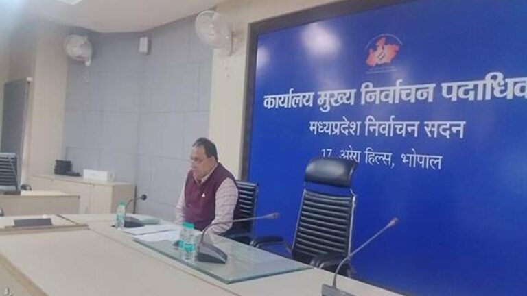 सभी ईआरओ अपने सुपरवाइजर व बीएलओ से निरंतर संवाद कर शंकाओं और समस्याओं का करें निराकरण