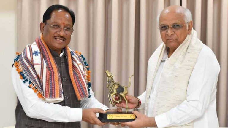 मुख्यमंत्री साय ने गुजरात के मुख्यमंत्री पटेल से की सौजन्य भेंट, विकास के अनुभवों पर हुई चर्चा