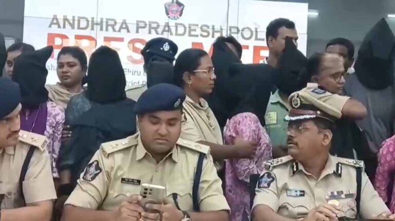 CG ब्रेकिंग: नक्सलियों के टॉप लीडर सहित 50 माओवादी गिरफ्तार