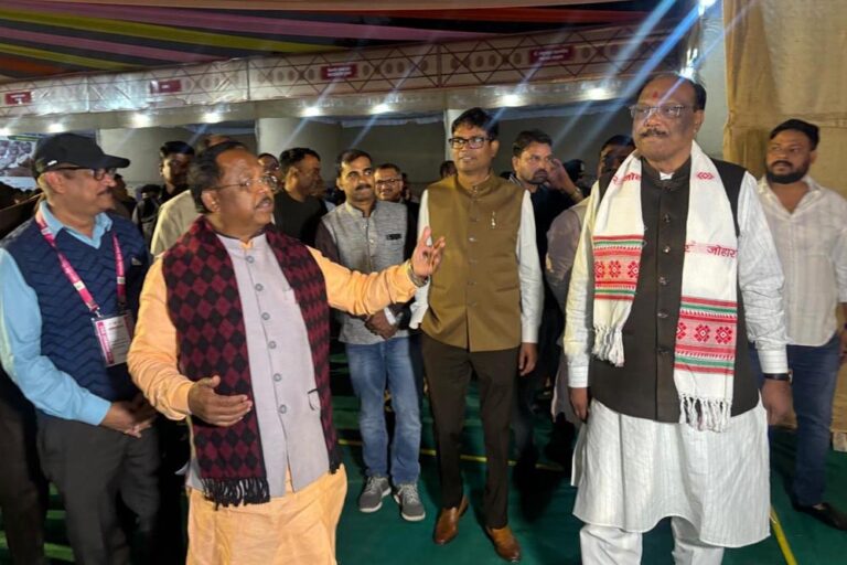 रायपुर : केन्द्रीय राज्यमंत्री दुर्गा दास उइके ने जनजातीय गौरव दिवस कार्यक्रम की तैयारियों का लिया जायजा