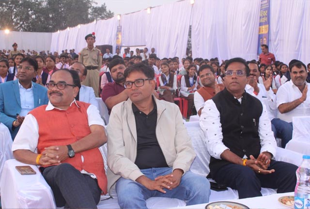 रायपुर : कैरियर मार्गदर्शन कार्यक्रम में उमड़ा उत्साह: आनंद कुमार और वित्त मंत्री ओ.पी. चौधरी ने युवाओं को दिया सफलता का मंत्र