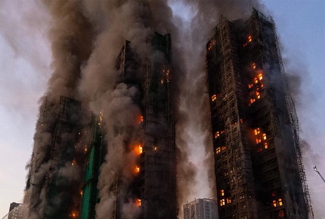 हॉन्ग कॉन्ग में भीषण अग्निकांड: 31 मंजिला टावर में लगी आग से 44 की मौत, सैकड़ों लापता