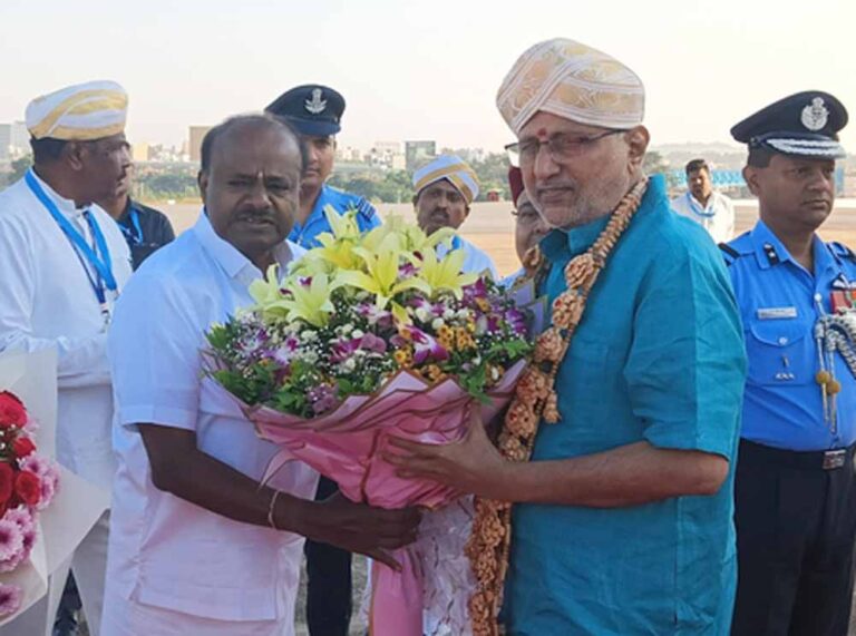 उपराष्ट्रपति सी.पी. राधाकृष्णन बेंगलुरु पहुंचे, राज्यपाल थावर चंद गहलोत ने किया स्वागत