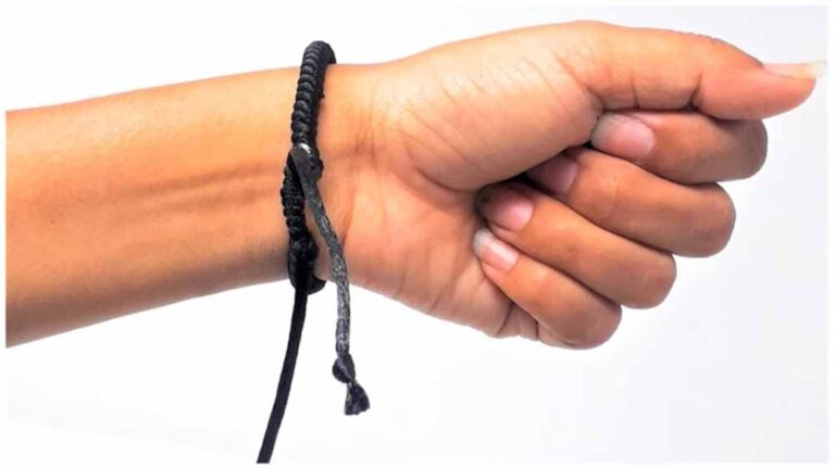 इन राशि वालों के लिए चेतावनी: काला धागा न बांधें, वरना जीवन में बढ़ेंगी मुश्किलें!