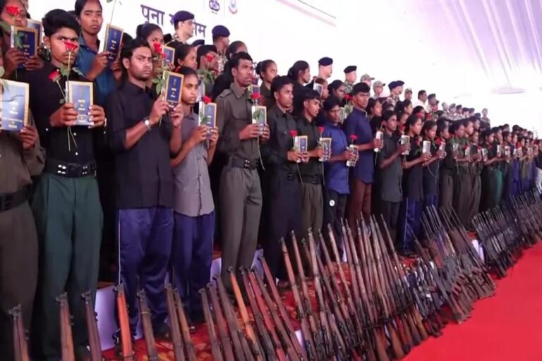 जगदलपुर : नई राह-माओवाद वर्दी की जगह अब होटल की यूनिफॉर्म, नई जिंदगी की शुरुआत