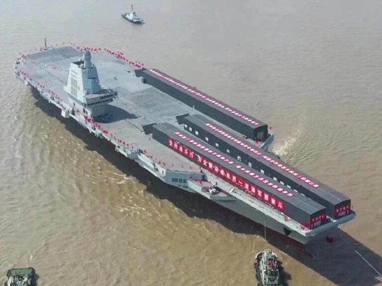 चीन का तीसरा एयरक्राफ्ट कैरियर तट पर उतरा, जिनपिंग ने किया उद्घाटन – जानें इसकी ताकत