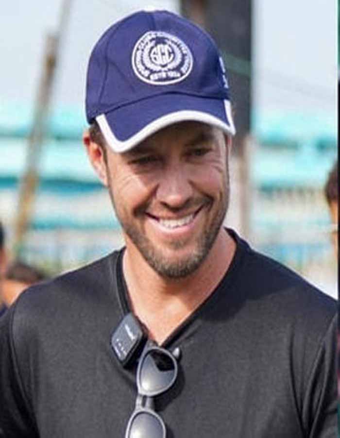 गंभीर पर डिविलियर्स का बड़ा बयान: इमोशनल कोच टीम के लिए सही नहीं