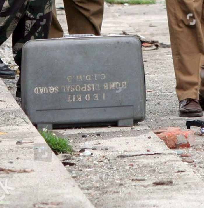 अयोध्या में मचा हड़कंप: हाई अलर्ट के बीच लावारिस बैग से फैली सनसनी, बम स्क्वॉड ने संभाली कमान