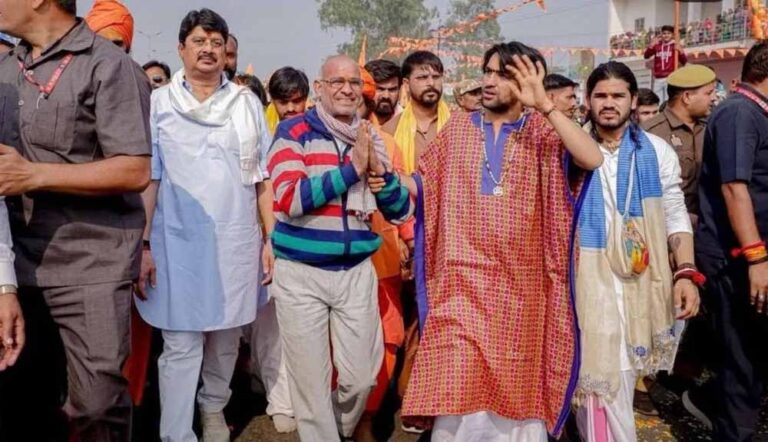 वृंदावन में सम्पन्न हुई ‘सनातन हिंदू एकता पदयात्रा’, धीरेंद्र शास्त्री ने लिए 7 बड़े संकल्प