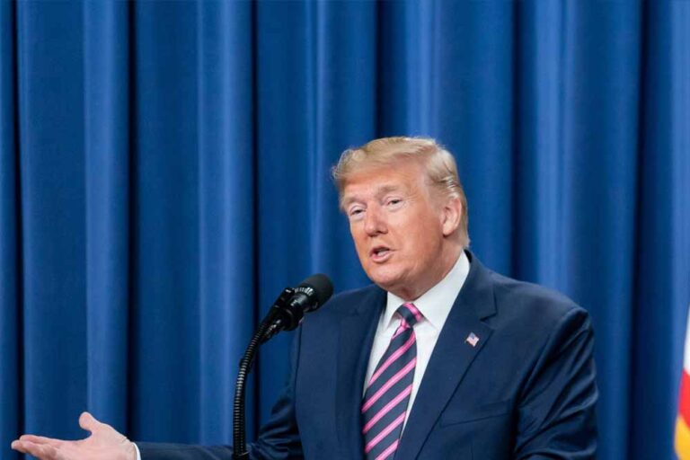 अमेरिका में ऐतिहासिक गतिरोध खत्म: सीनेट की मंजूरी के बाद ट्रंप ने किया शटडाउन समझौते पर साइन