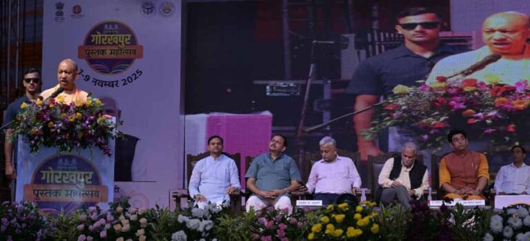 सीएम योगी की बच्चों से अपील- स्मार्टफोन की जगह अच्छी पुस्तकों में करें अपने समय का निवेश