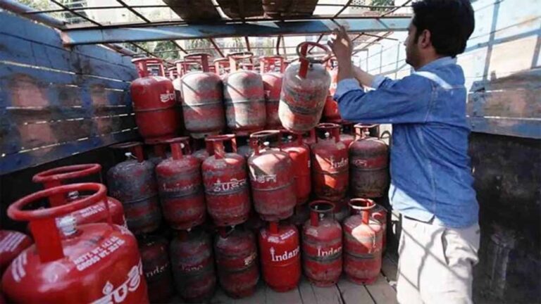 जबलपुर में LPG सिलेंडर संकट गहराया: 20 दिनों से परेशान उपभोक्ता, घंटों लाइन में भी खाली हाथ लौट रहे