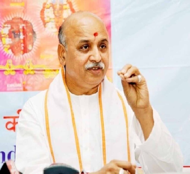 मंडला में प्रवीण तोगड़िया का बड़ा बयान: ‘हर हिंदू तीन बच्चे पैदा करे, तीसरे की फीस मैं दिलवाऊंगा’