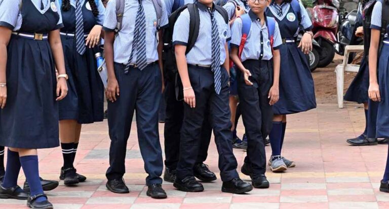 बच्चों को बड़ी राहत: यूनिफॉर्म-जूते के लिए दबाव बनाने वाले स्कूलों पर अब कड़ी कार्रवाई