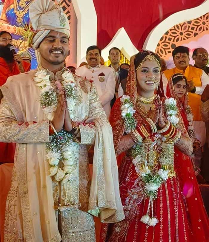 उज्जैन में अद्भुत आयोजन: CM के बेटे डॉ. अभिमन्यु सहित 21 कन्याओं का सामूहिक विवाह सम्पन्न