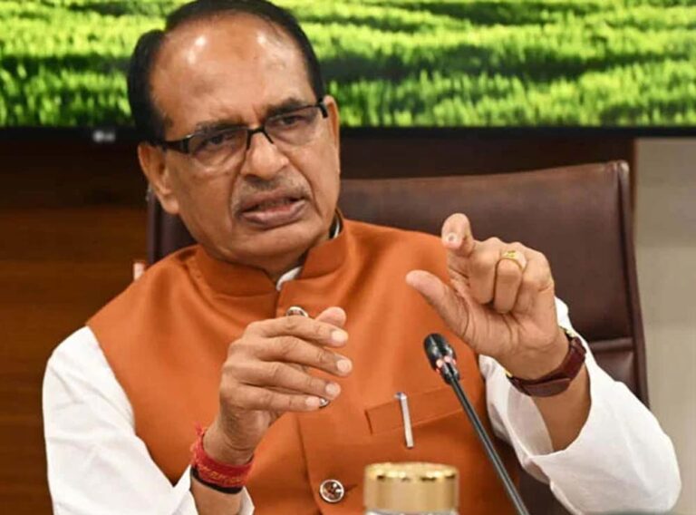 रायसेन दुष्कर्म केस: 6 वर्षीय मासूम से दरिंदगी पर शिवराज बोले—अपराधी पकड़े बिना चैन से नहीं बैठूंगा; मंडीदीप में जाम, बाड़ी बंद