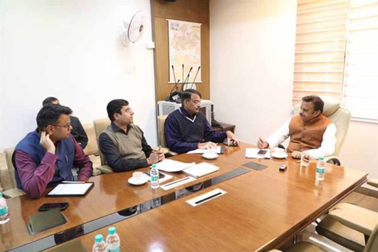 नियमित फॉलोअप करें और समयसीमा में उच्च गुणवत्ता के साथ कार्य करें पूर्ण: उप मुख्यमंत्री शुक्ल