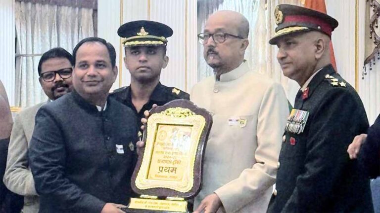 सशस्त्र सेना झंडा दिवस: राज्यभर से जुटाए गए 18 लाख रुपये, कलेक्टर डॉ. गौरव सिंह को राज्यपाल ने किया सम्मानित