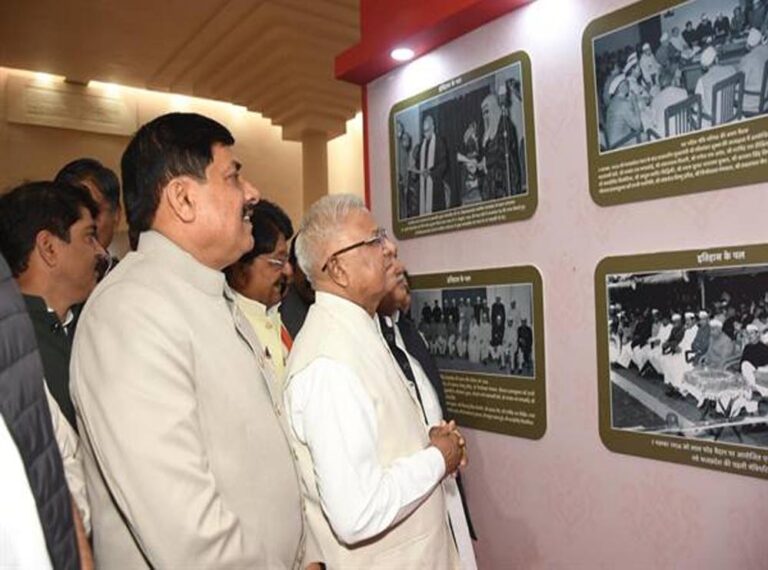 राज्यपाल मंगुभाई पटेल ने विधानसभा की गौरवशाली यात्रा के दुर्लभ चित्रों की प्रदर्शनी का किया शुभारंभ