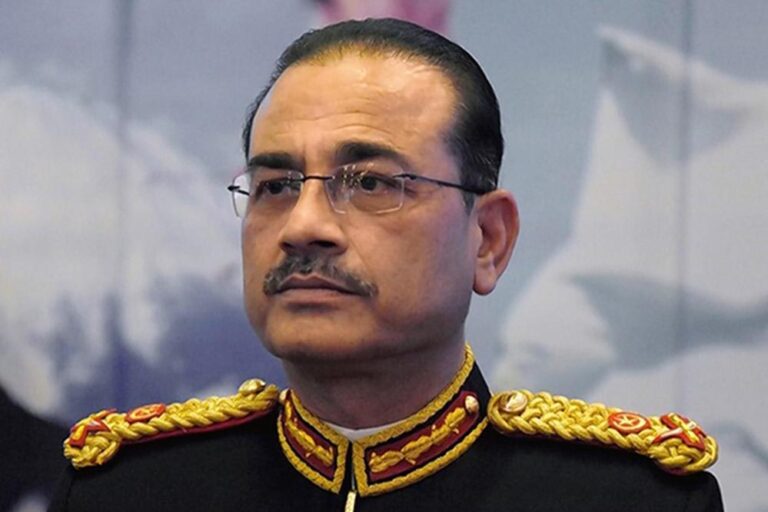 CDF नियुक्ति और सेना प्रमुख पद पर बदलाव के बाद आसिम मुनीर की भूमिका पर सवाल—क्या शहबाज़ सरकार का रुख बदला?