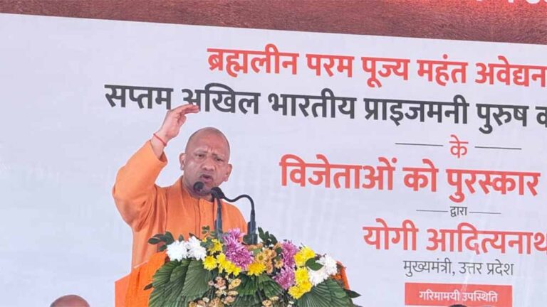 मुख्यमंत्री योगी आदित्यनाथ ने नौजवानों का किया आह्वान- खेलोगे तो खिलोगे