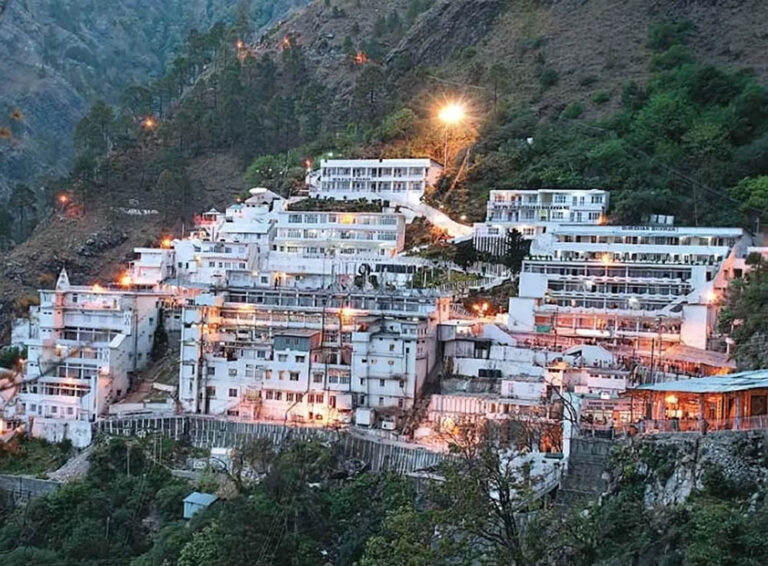 वैष्णो देवी यात्रा: 24 घंटे में न पूरी करने पर जुर्माना नहीं, प्रशासन बढ़ाएगा सतर्कता