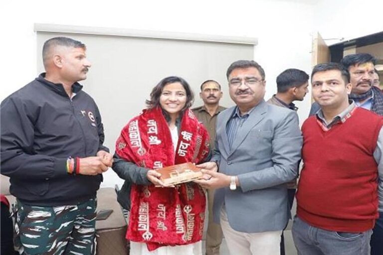 विश्व कप विजेता स्नेहा राणा ने महाकालेश्वर मंदिर में दर्शन कर जीत का श्रेय बाबा महाकाल को दिया