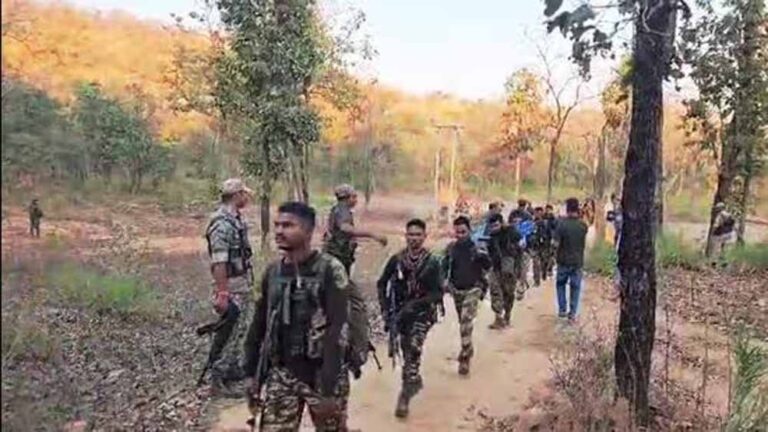 दंतेवाड़ा–बीजापुर बॉर्डर पर मुठभेड़: पाँच नक्सली ढेर, दो जवानों ने दिया बलिदान