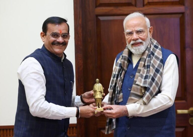 प्रधानमंत्री नरेंद्र मोदी से मिले खजुराहो सांसद वीडी शर्मा
