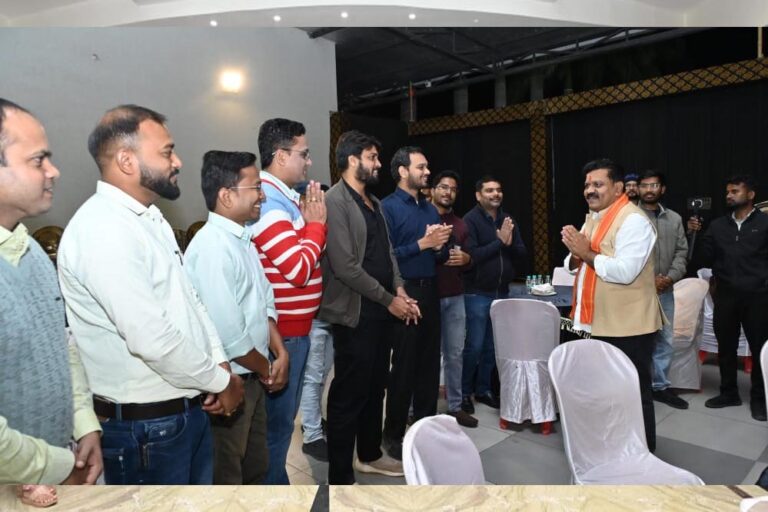 रायपुर : कवर्धा में उत्कृष्ट चिकित्सा सेवाओं के लिए चिकित्सकों का आभार – उपमुख्यमंत्री विजय शर्मा