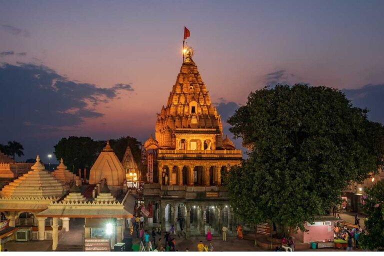 2025 में महाकाल मंदिर में बने नए रिकॉर्ड, 5.5 करोड़ श्रद्धालुओं ने किए दर्शन, 107 करोड़ रुपये का दान