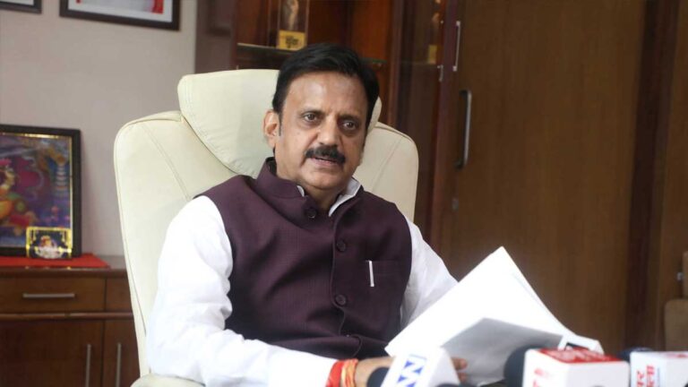 ग्राम पंचायतों के समन्वय से छोटी बसाहटों में पेयजल आपूर्ति कार्य को प्राथमिकता से करें पूर्ण: उप मुख्यमंत्री शुक्ल