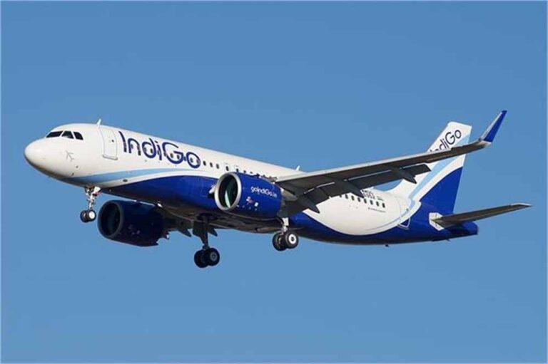 राजीव गांधी एयरपोर्ट पर हंगामा! तकनीकी खराबी से IndiGo की फ्लाइट रद्द, यात्री घंटों रहे परेशान