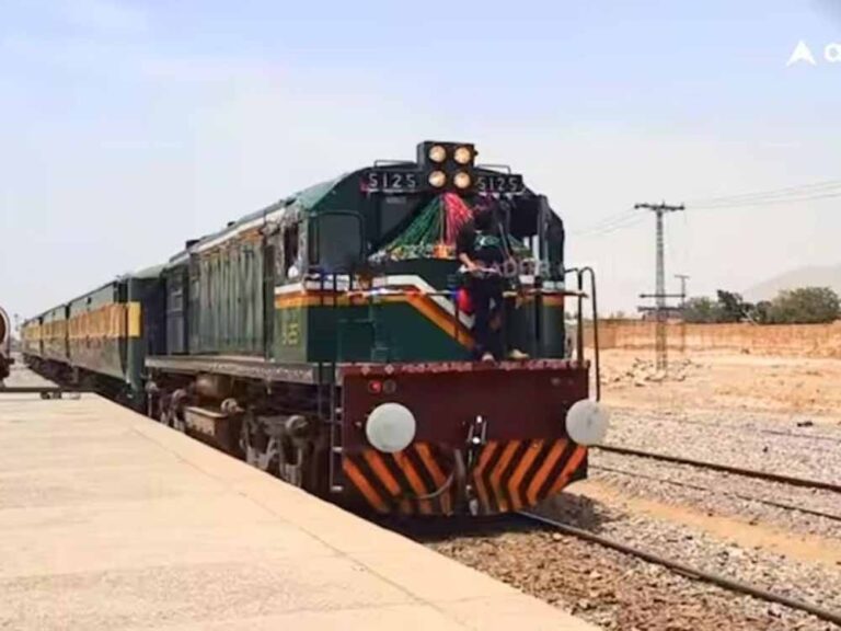 बलूचिस्तान में दहशत की साजिश नाकाम: जाफर एक्सप्रेस को उड़ाने की कोशिश, रेलवे ट्रैक पर बम धमाके से हड़कंप