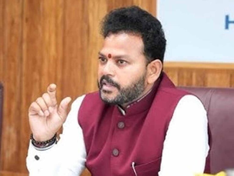 इंडिगो संकट के बीच सरकार का बड़ा एक्शन, प्रभावित रूटों पर लगा फेयर कैप