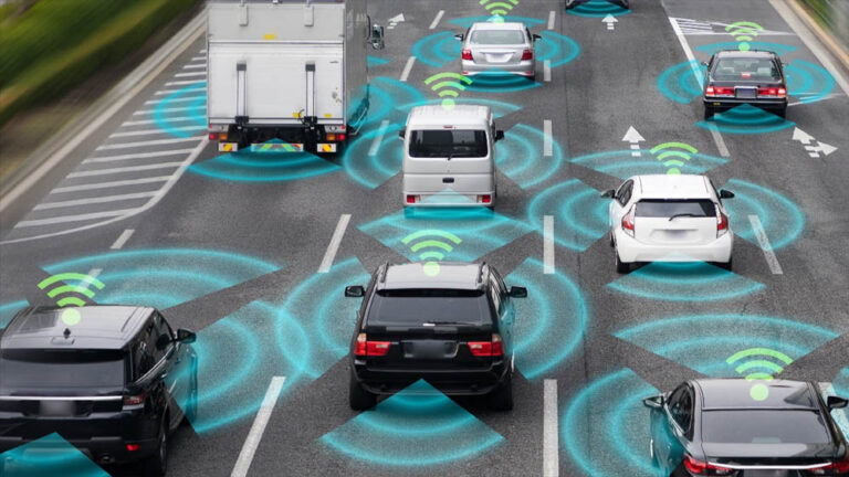 सड़क पर आपस में बात करेंगी गाड़ियां, हादसों पर लगेगा ब्रेक! सरकार ला रही है V2V टेक्नोलॉजी