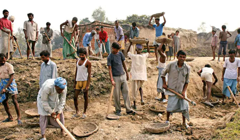 भिंड प्रशासन की सख्ती, मनरेगा से 70% मजदूरों की छुट्टी, 84 हजार एक्टिव मजदूरों पर असर