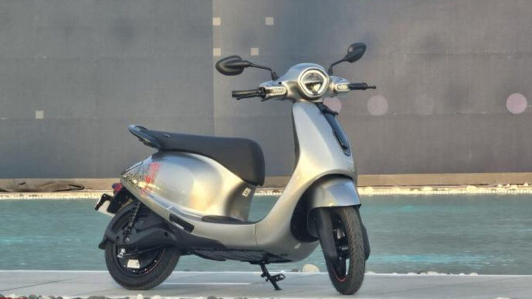 भारत में लॉन्च हुआ Bajaj Chetak C25 इलेक्ट्रिक स्कूटर, जानिए कीमत और रेंज