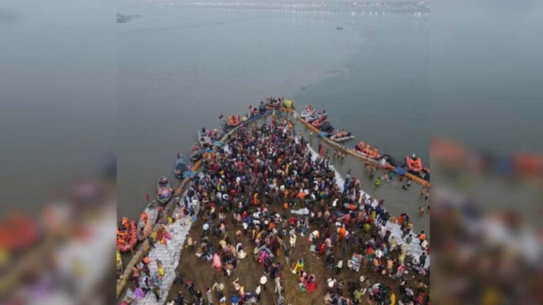 प्रयागराज: पौष पूर्णिमा पर माघ मेले में 21 लाख श्रद्धालुओं ने लगाई आस्था की डुबकी