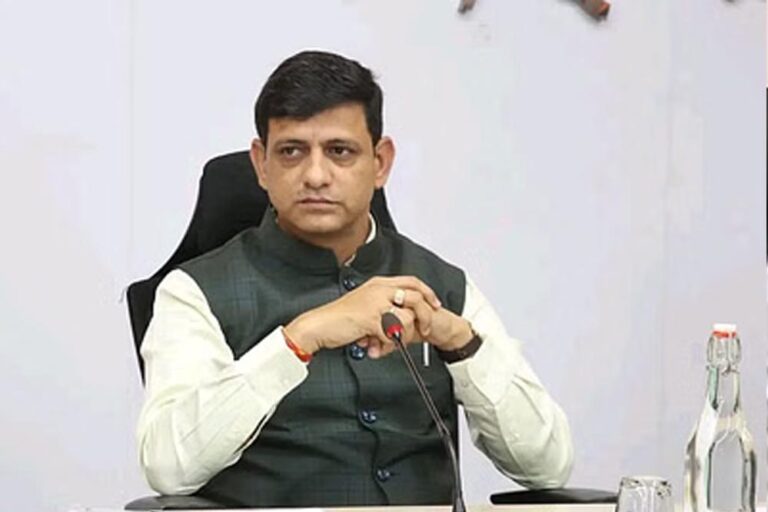 इंदौर महापौर की मुश्किलें बढ़ीं, संघ ने कलेक्टर और महापौर को तलब किया, दूषित पानी को लेकर हुई चर्चा