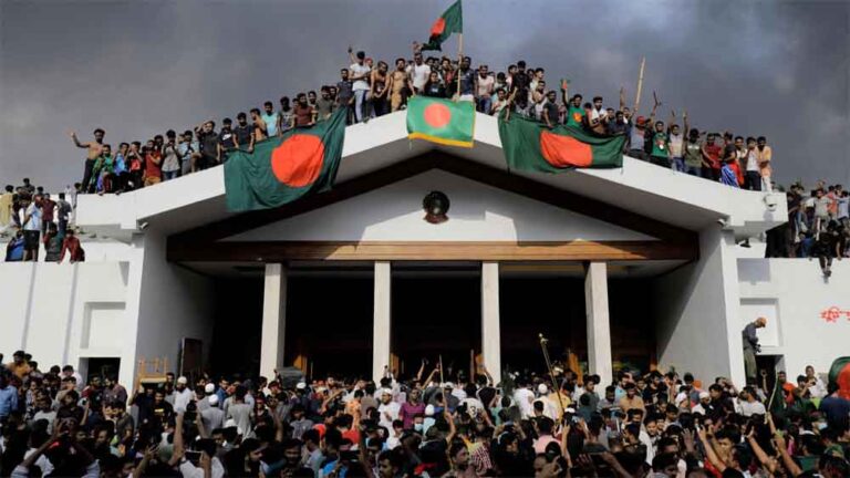 पोस्टल बैलेट विवाद पर बांग्लादेश में बवाल, जेसीडी ने चुनाव आयोग कार्यालय का किया घेराव