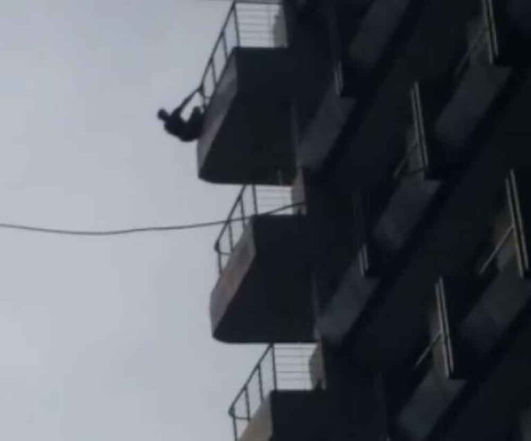 नई दिल्ली: होटल की इमारत से कूदकर व्यक्ति ने की आत्महत्या, इलाके में फैली सनसनी