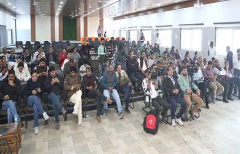 पुष्प उत्पादन को दिया जायेगा व्यवसायिक स्वरूप : उद्यानिकी मंत्री कुशवाह