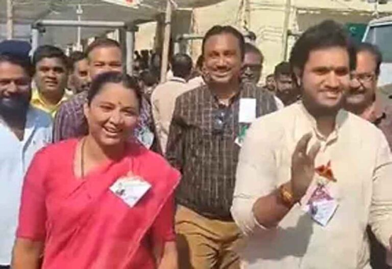 इंग्लैंड के युवा स्पिनर शोएब बशीर ने डर्बीशायर से दो साल का करार किया