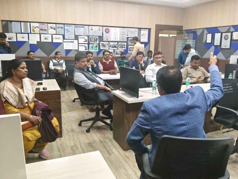 छः राज्यों के अफसरों ने इंदौर में देखी स्मार्ट मीटरिंग