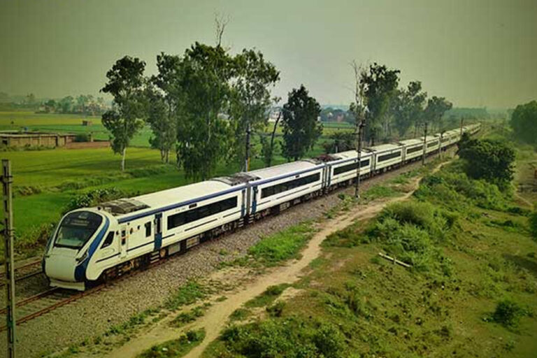 वंदे भारत स्लीपर की शानदार शुरुआत: पहले ही रन में हाउसफुल, 24 घंटे में टिकट बिके