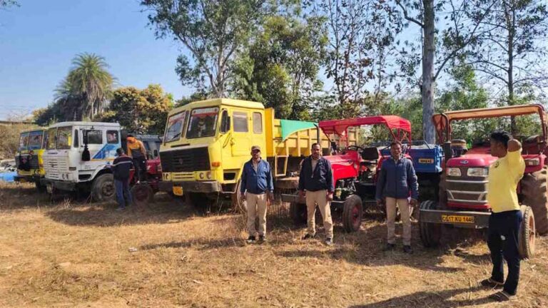 अवैध उत्खनन पर खनिज विभाग का बड़ा एक्शन, पोकलेन सहित 16 वाहन जब्त
